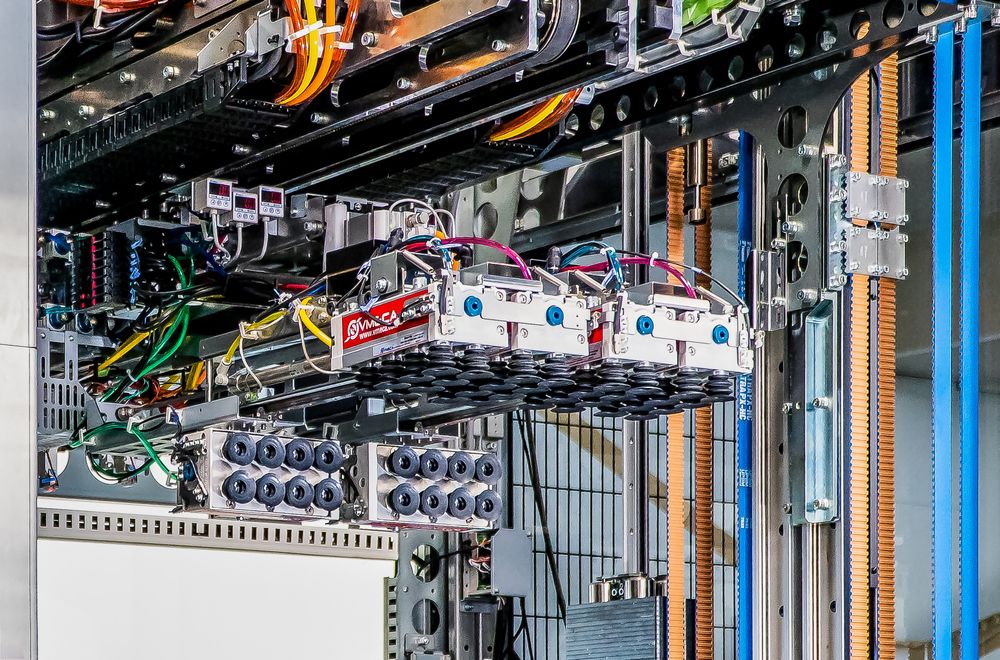 巧解物流現場(chǎng)人手不足難題！——看可識別圖像的“自動(dòng)卸貨機器人”如何大顯身手！